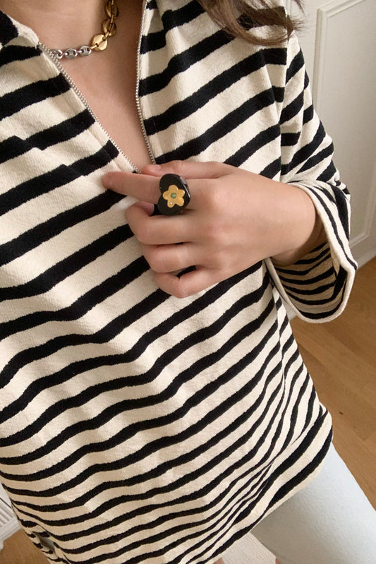 Flower Puff Jumbo Ring (Black or White)